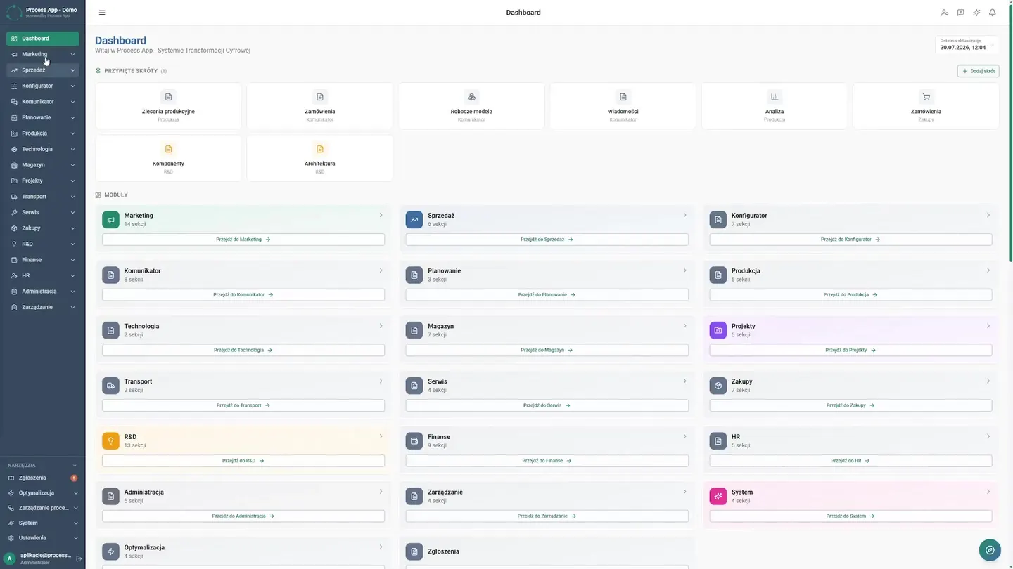 Przegląd głównego dashboardu aplikacji i przejście do modułu Planowanie z widocznymi kluczowymi wskaźnikami i statusami. Kiedyś zebranie danych z hali wymagało dziesiątek telefonów. Dziś kierownik zaczyna dzień od jednego, przejrzystego pulpitu. Moduł planowania od razu pokazuje kluczowe wskaźniki: aktualną liczbę zleceń, statusy i zapotrzebowanie na materiały. Zamiast szukać informacji po różnych działach, zespół ma pełen obraz sytuacji w kilka sekund. Pulpit i start dnia — Jak producent domków wyeliminował chaos w planowaniu produkcji