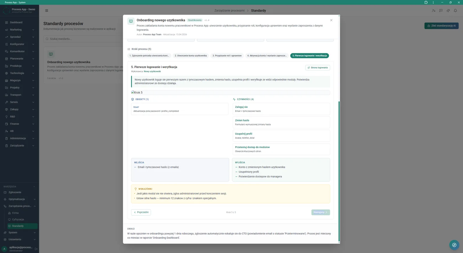 Widok szczegółów piątego kroku w opublikowanym standardzie procesu, prezentujący wykonawcę, opis, przypisane obiekty, czynności, wejścia, wyjścia oraz wskazówki.
