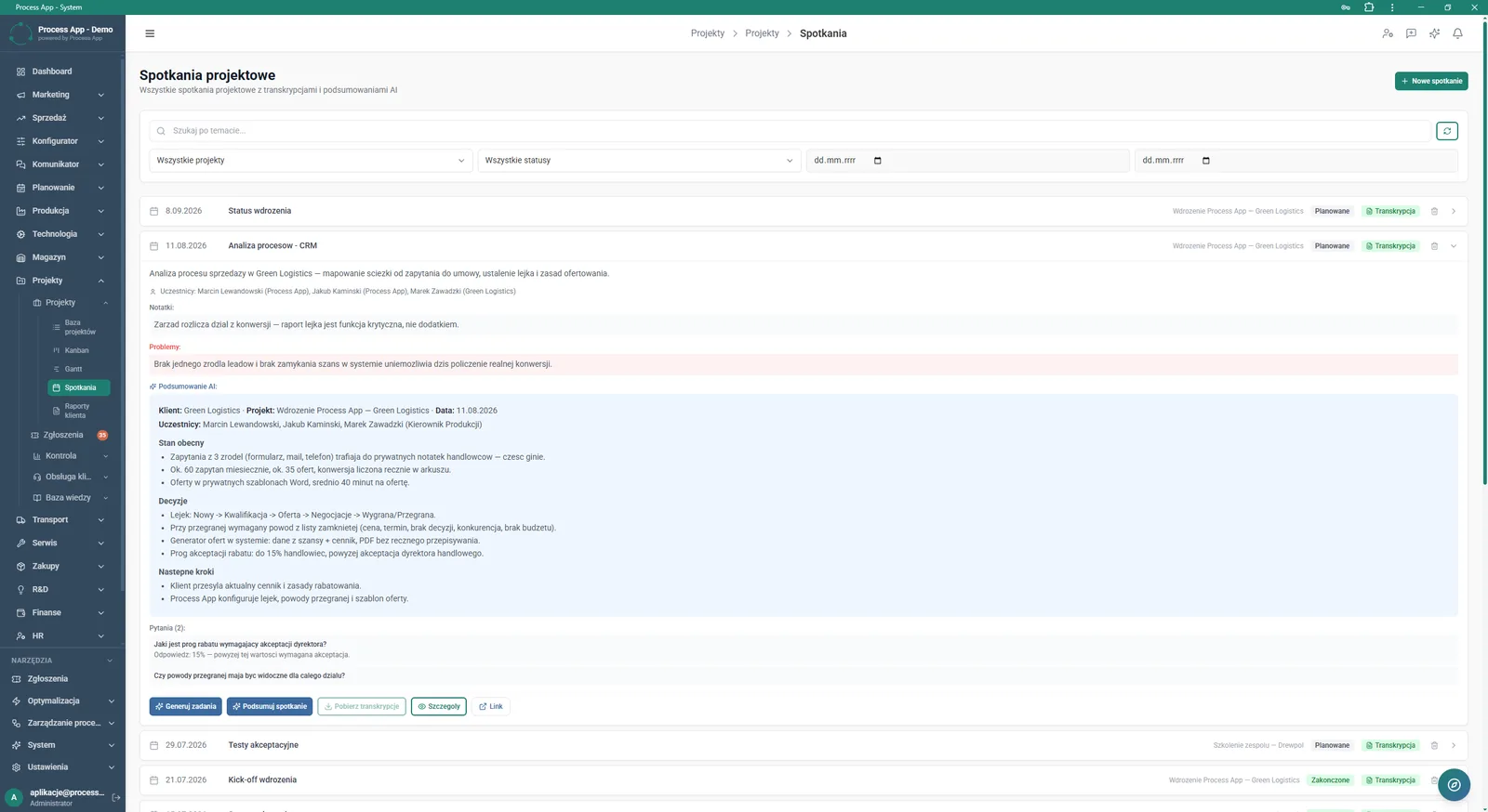Ekran Spotkania projektowe wyświetla listę spotkań z opcjami filtrowania oraz rozwiniętym widokiem wybranego spotkania, który zawiera notatki, zidentyfikowane problemy i szczegółowe podsumowanie wygenerowane przez AI.