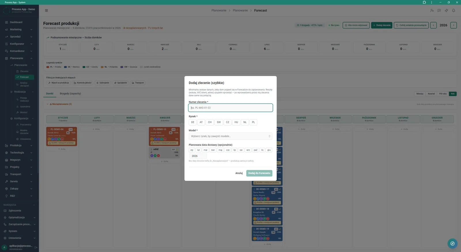 Ekran Forecast produkcji z otwartym oknem modalnym 'Dodaj zlecenie (szybkie)', w którym wprowadza się podstawowe dane zlecenia takie jak numer, rynek, model i data dostawy.